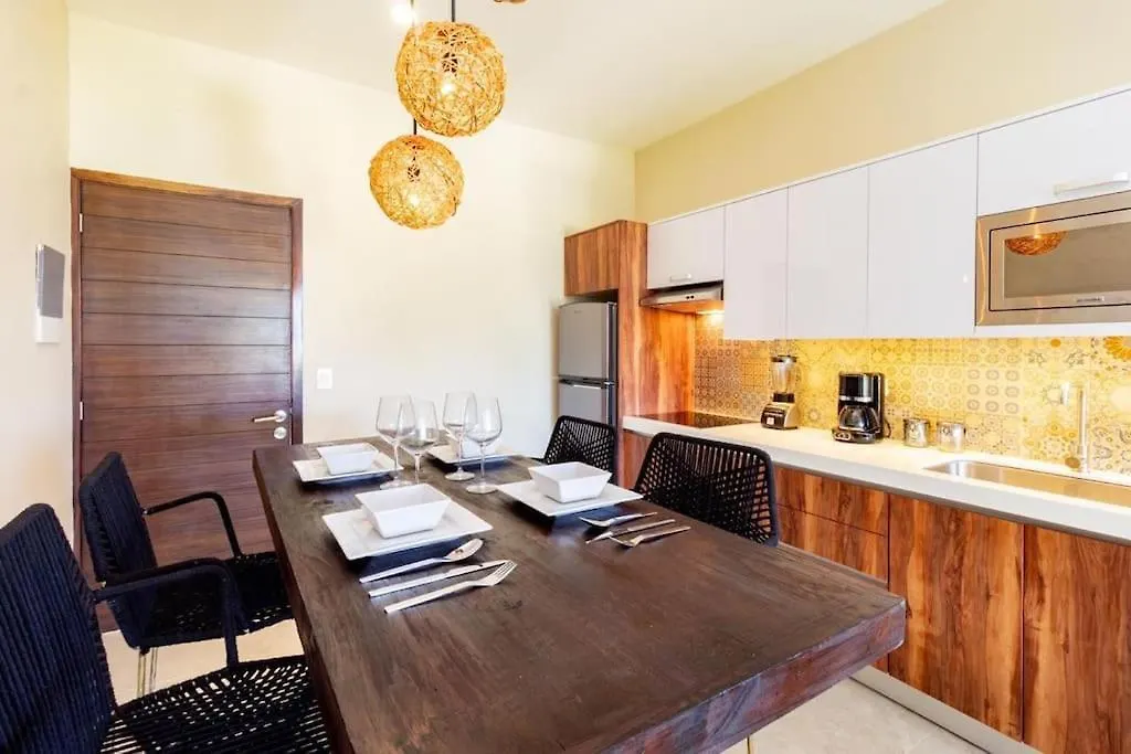 Apartment Near Beach+Jungle Views. King Bed+220 Megs+2 Bikes Tulum Mexico