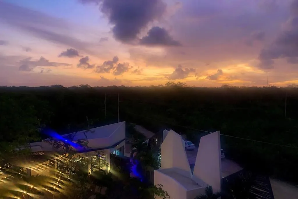 Near Beach+Jungle Views. King Bed+220 Megs+2 Bikes Tulum